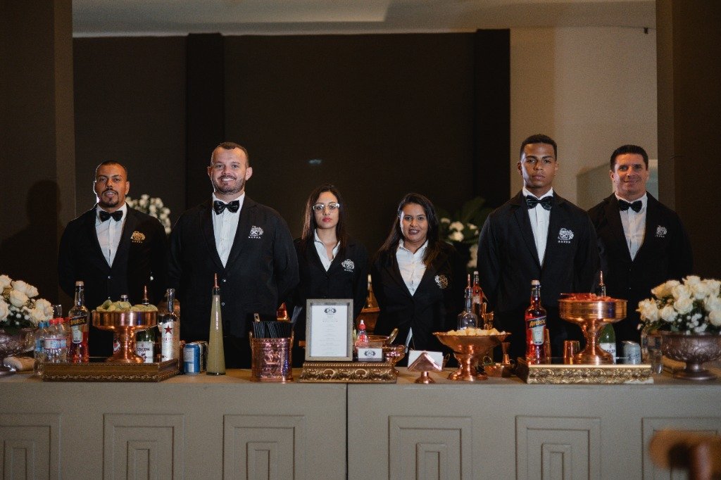 Bartenders profissionais ED Exotic Drinks